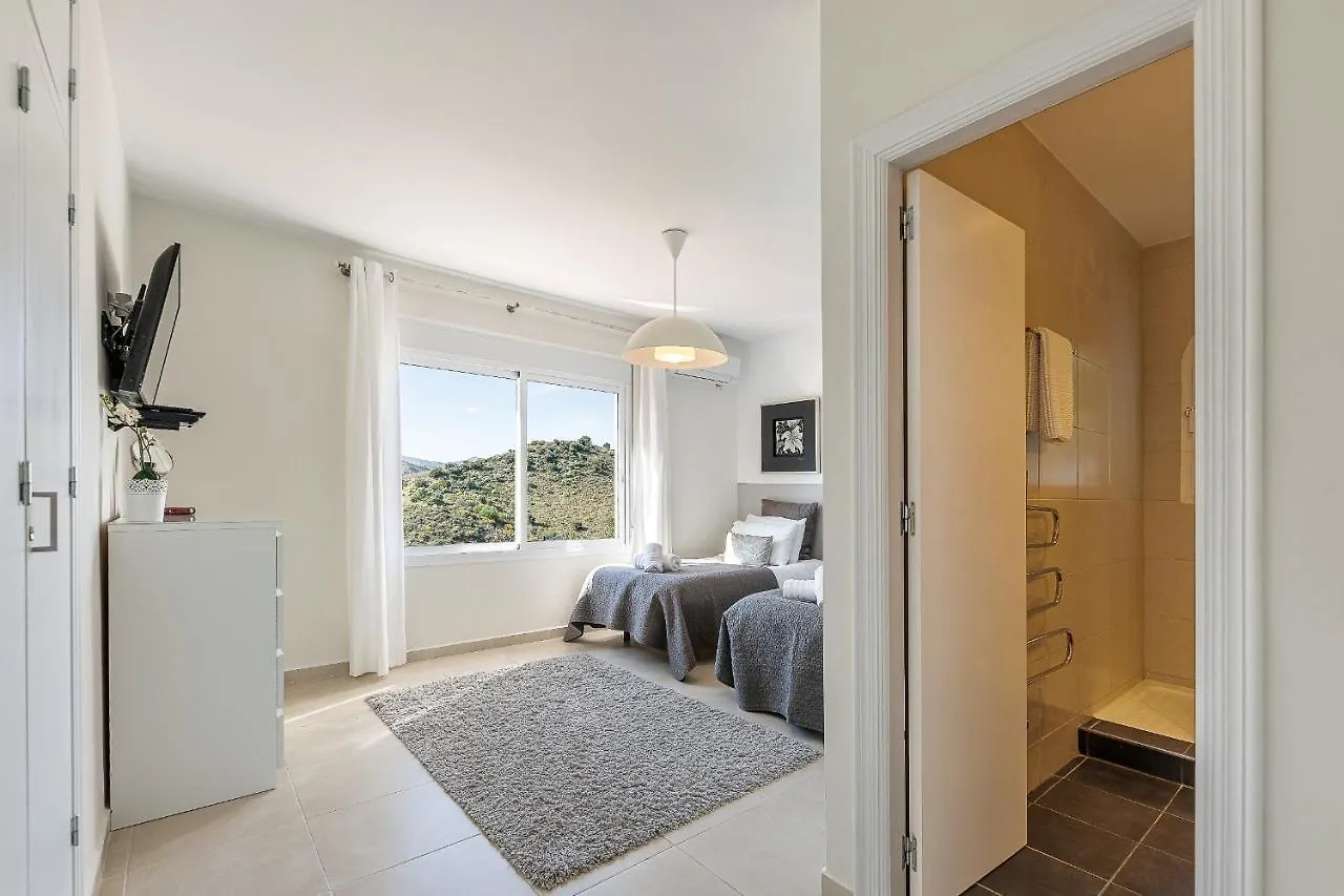 Stunning 6 Bed Villa Private Pool Mijas Gol Fuengirola 0*,  Spagna
