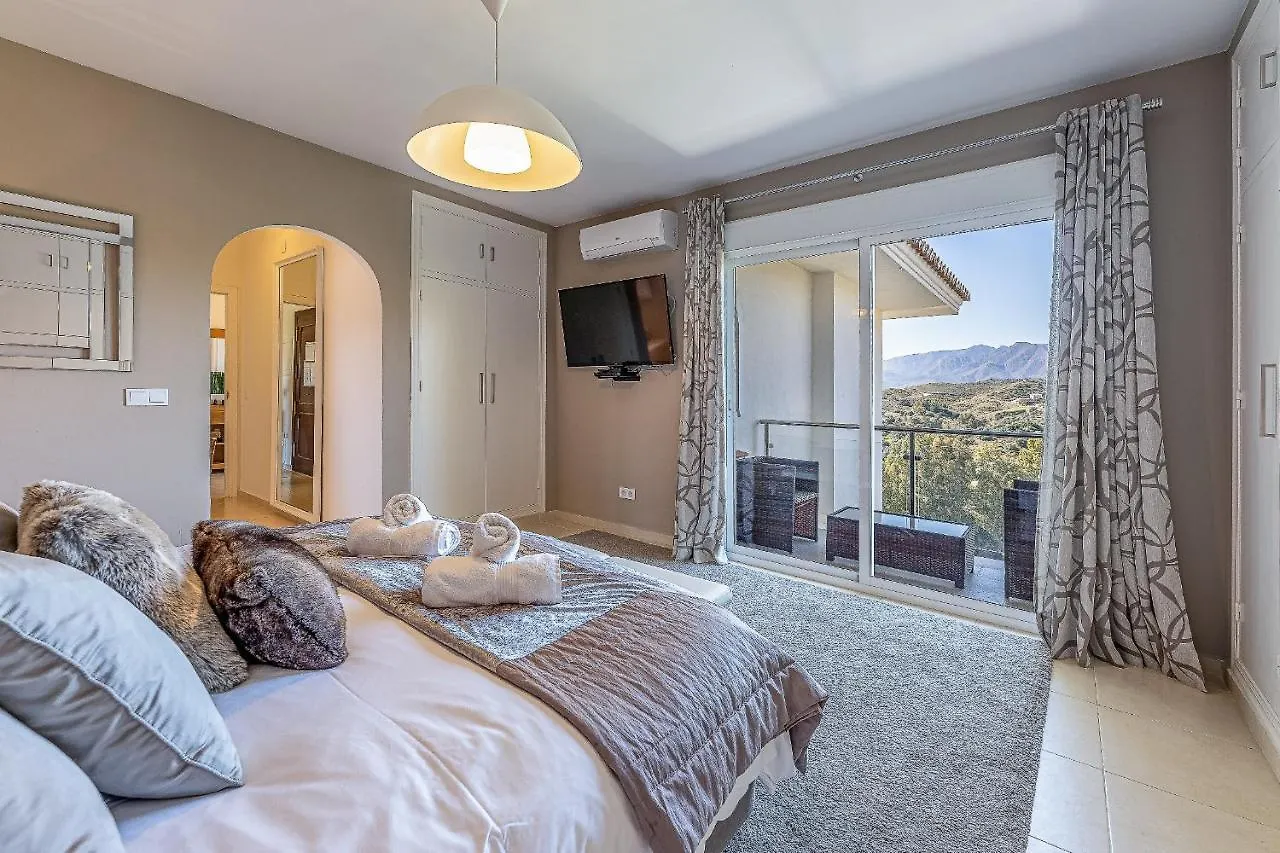 Stunning 6 Bed Villa Private Pool Mijas Gol Fuengirola 0*,  Spagna