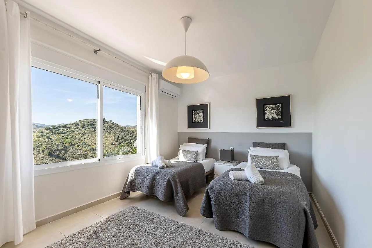 Stunning 6 Bed Villa Private Pool Mijas Gol Fuengirola